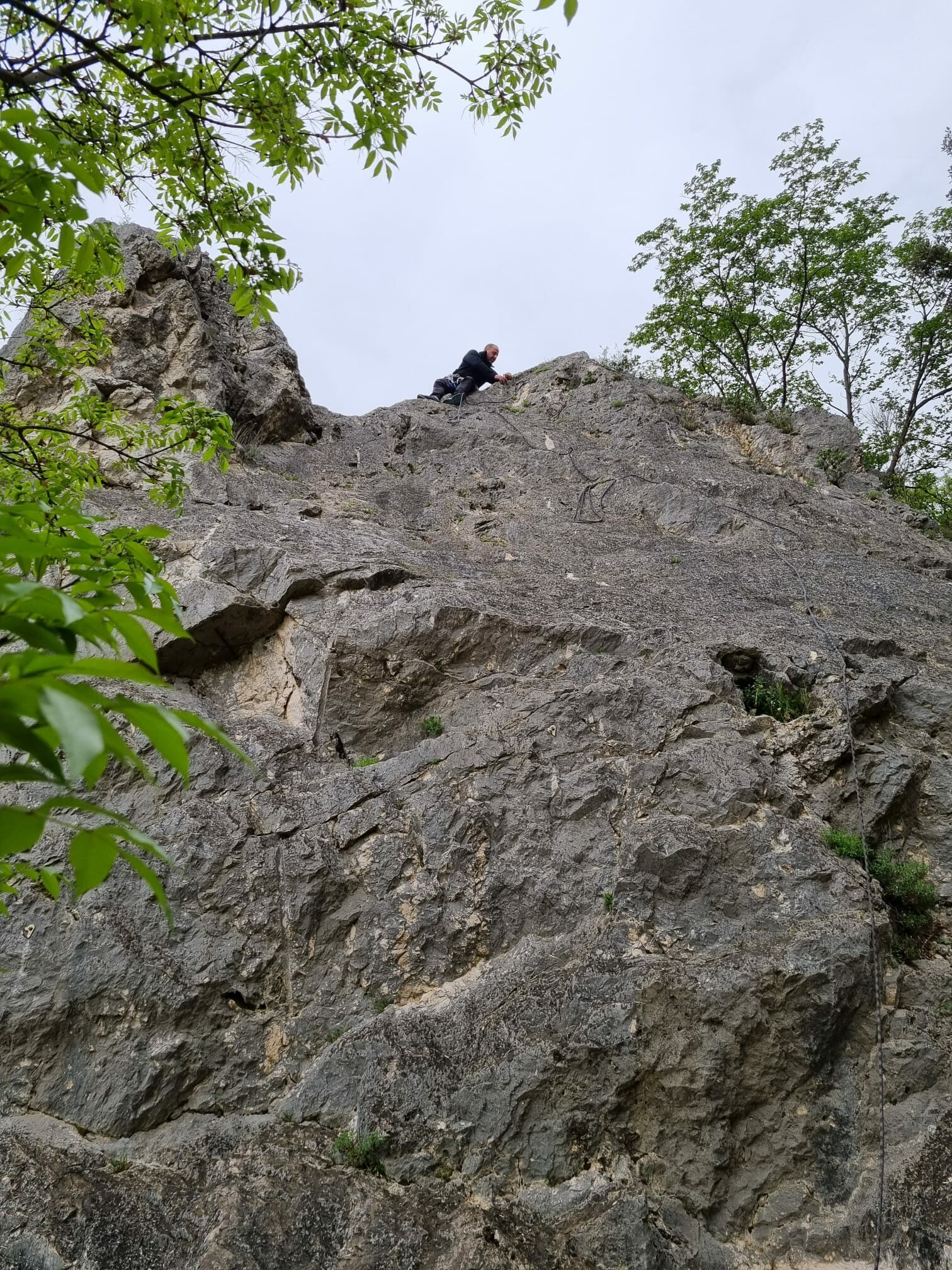 Massimo Iodice in cima ad una roccia